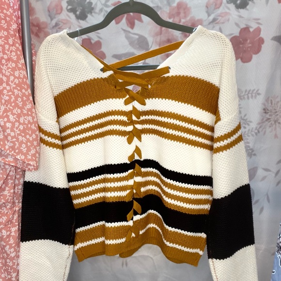 Brand; FCT. Colors tan, white, black. Great fall colors. Size: M. - Picture 1 of 3